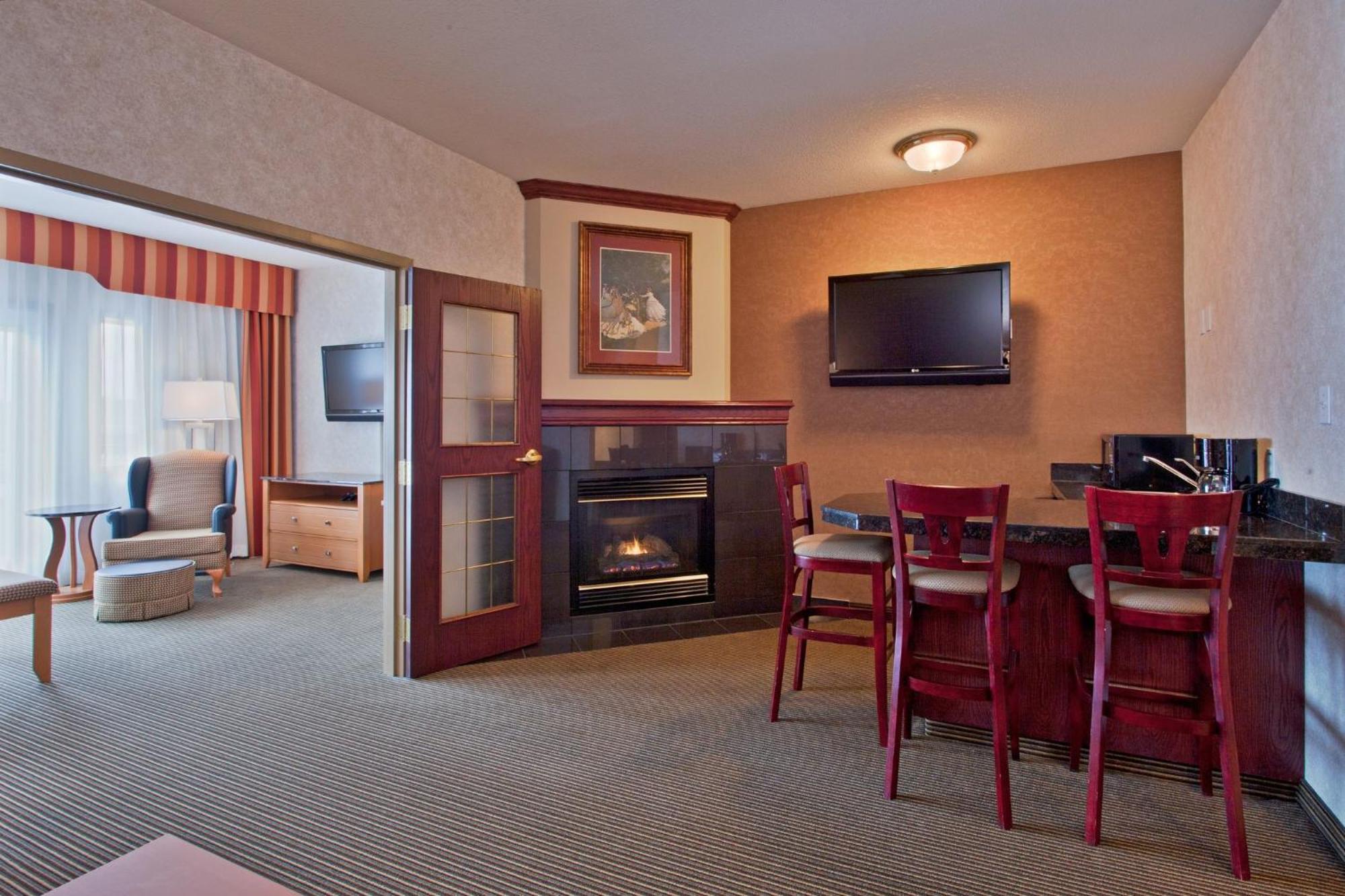 Holiday Inn Express Calgary South By Ihg Dış mekan fotoğraf