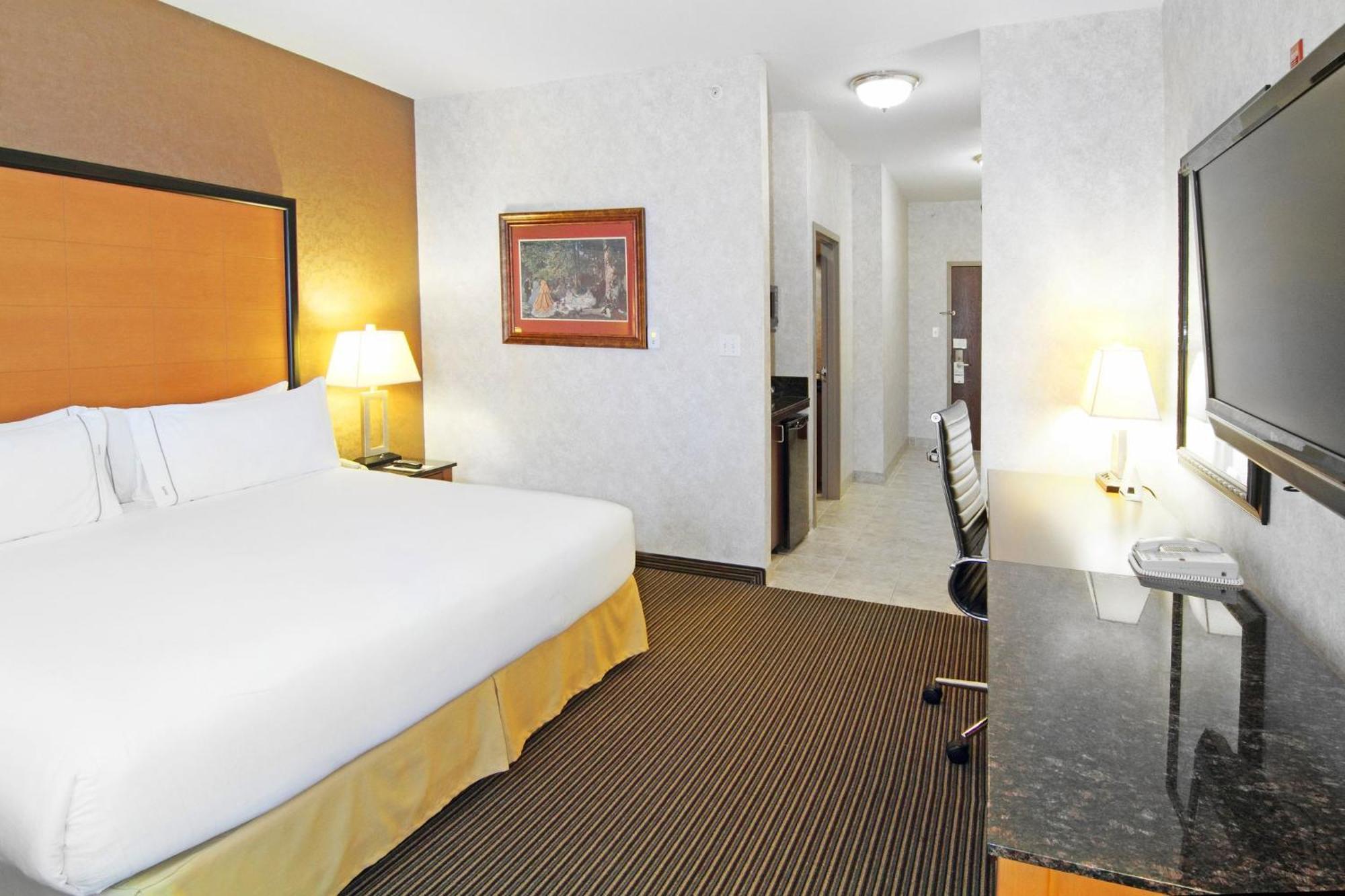 Holiday Inn Express Calgary South By Ihg Dış mekan fotoğraf
