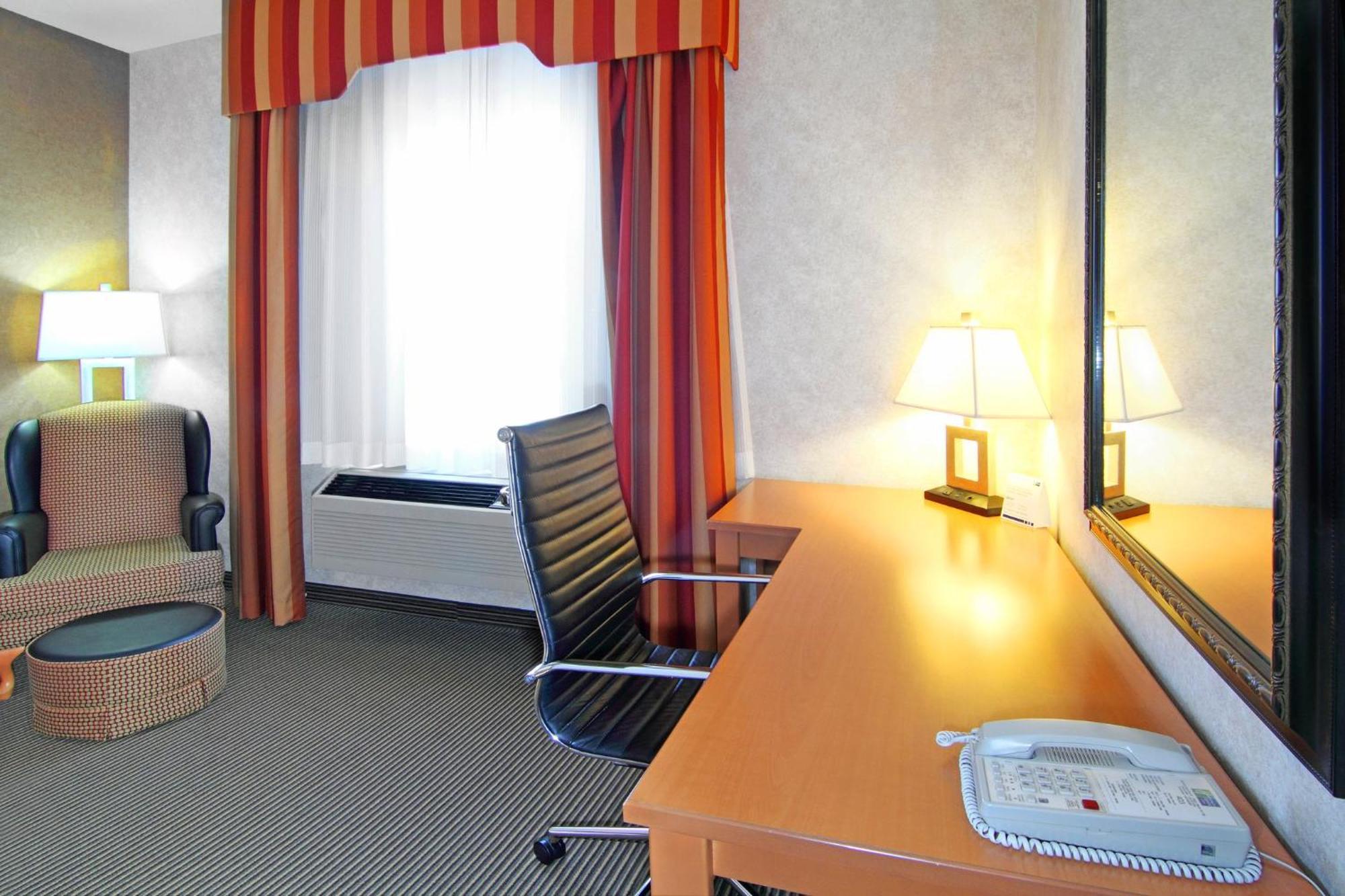 Holiday Inn Express Calgary South By Ihg Dış mekan fotoğraf