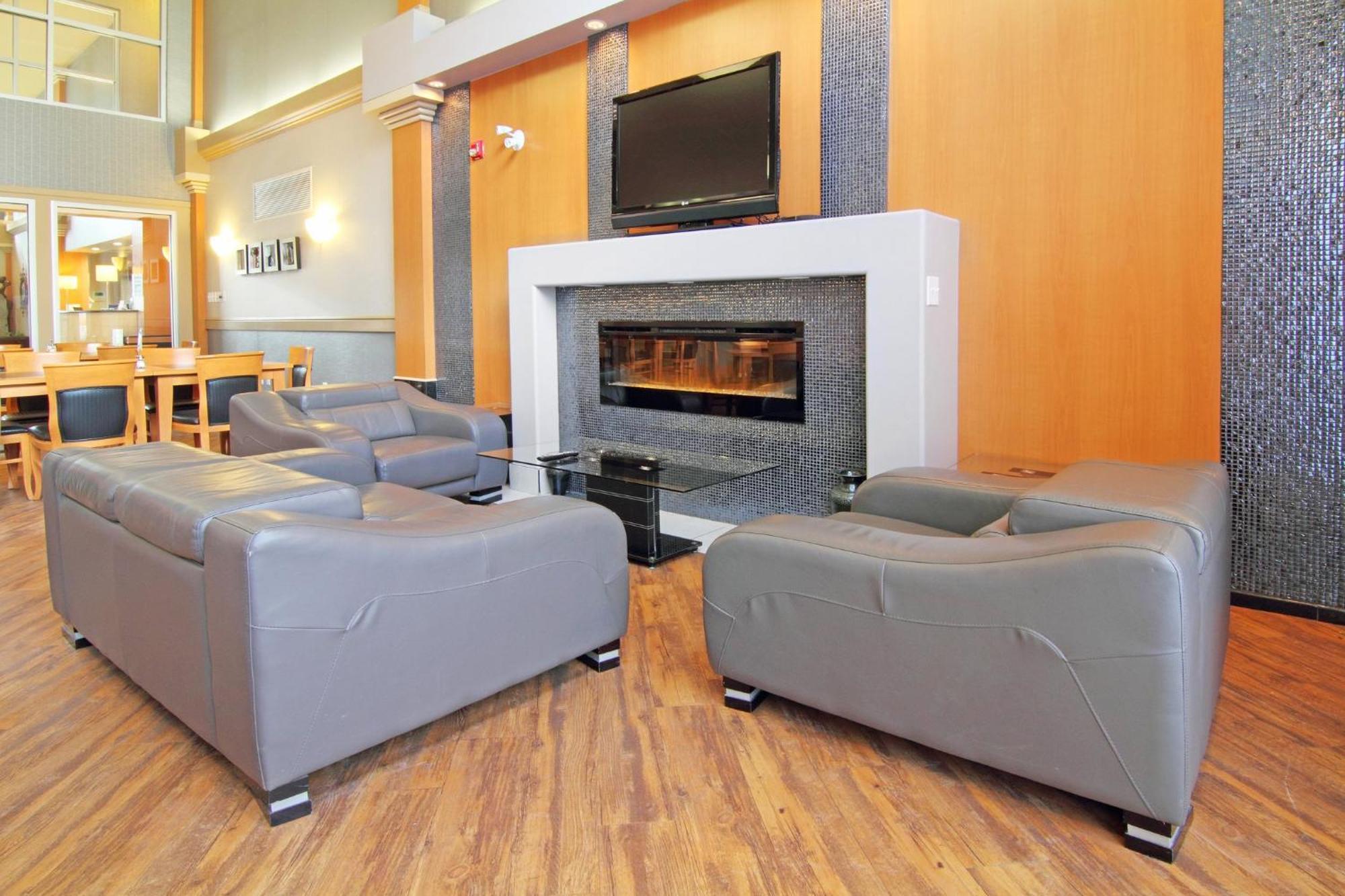 Holiday Inn Express Calgary South By Ihg Dış mekan fotoğraf