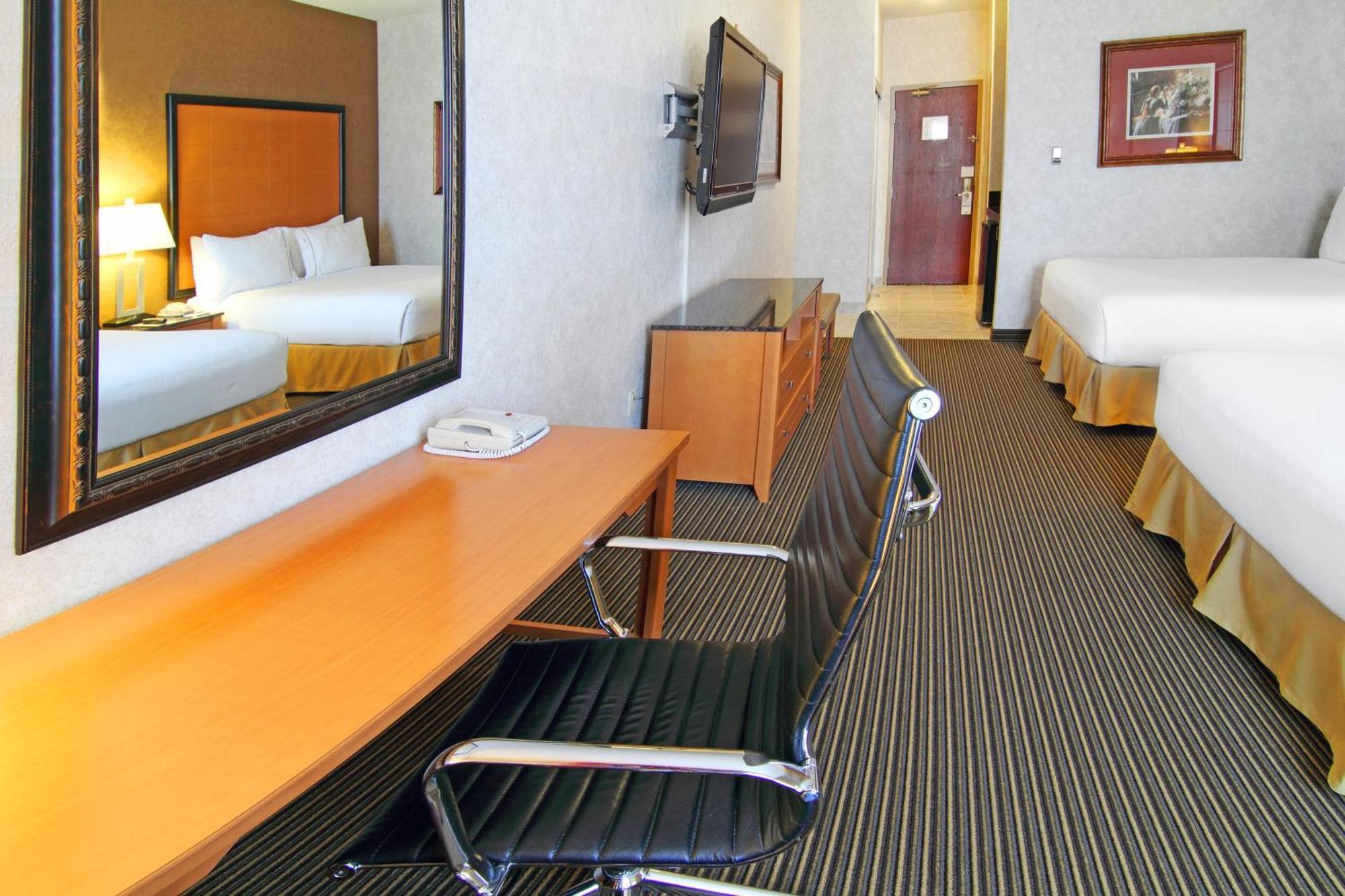 Holiday Inn Express Calgary South By Ihg Dış mekan fotoğraf