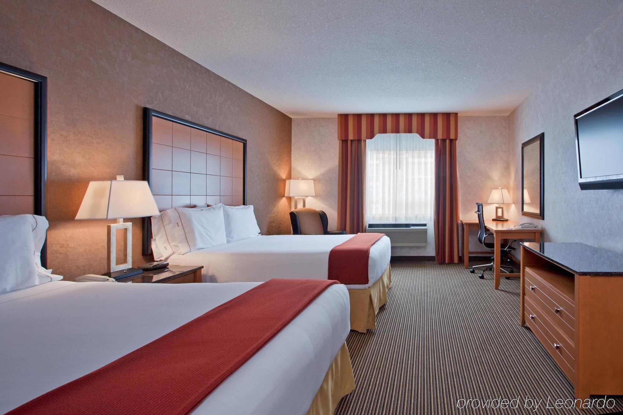 Holiday Inn Express Calgary South By Ihg Dış mekan fotoğraf