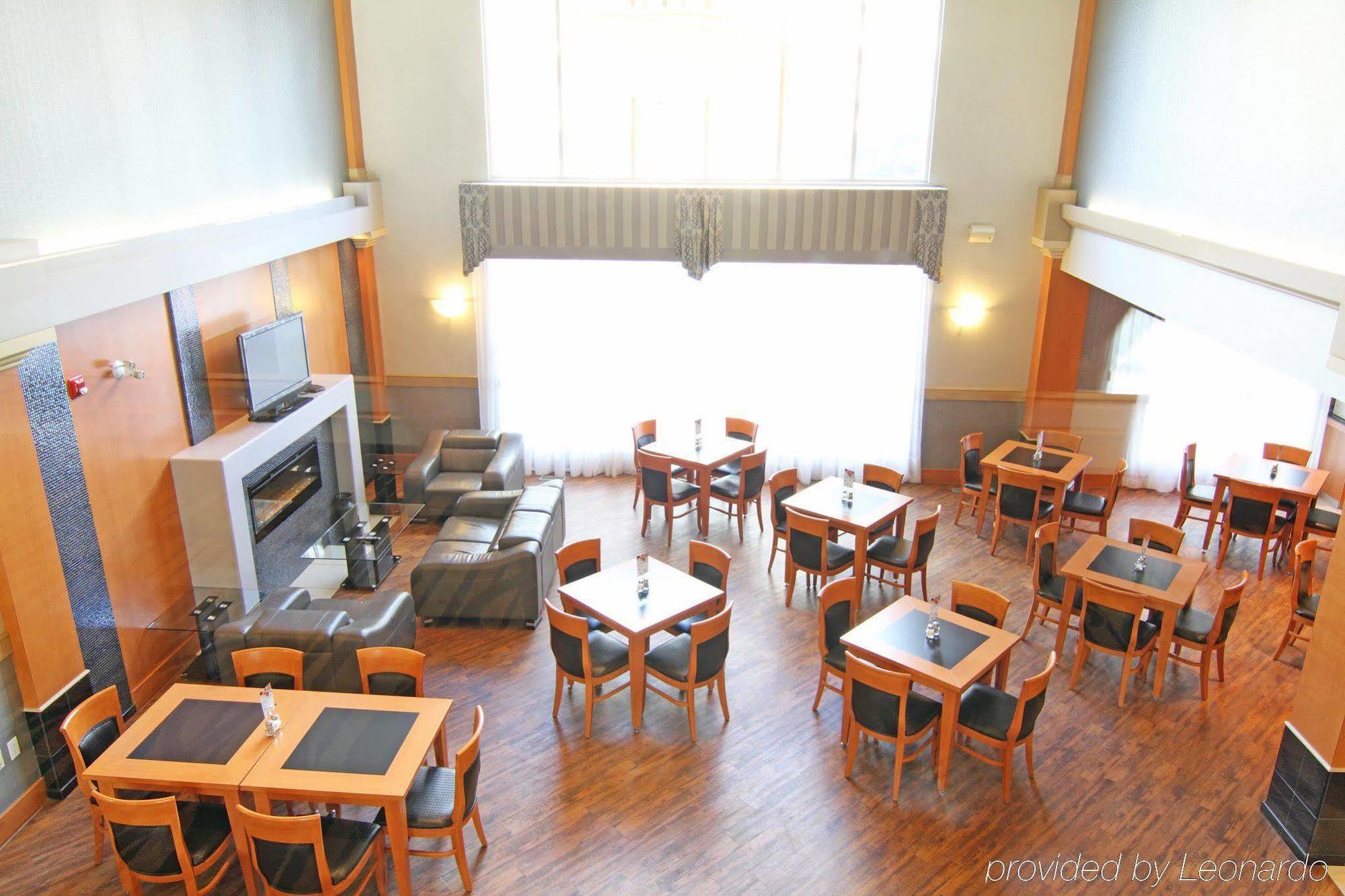 Holiday Inn Express Calgary South By Ihg Dış mekan fotoğraf