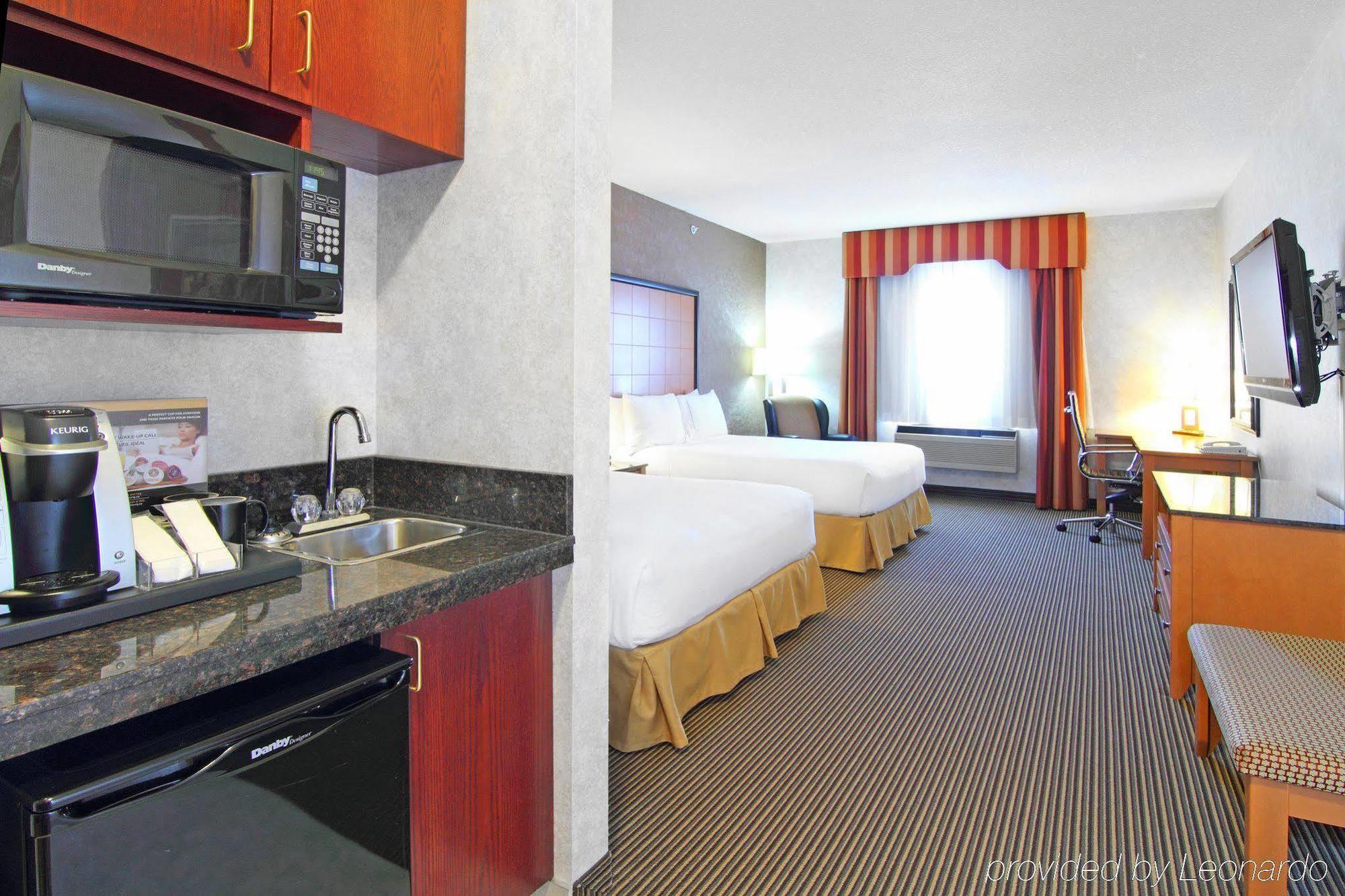 Holiday Inn Express Calgary South By Ihg Dış mekan fotoğraf