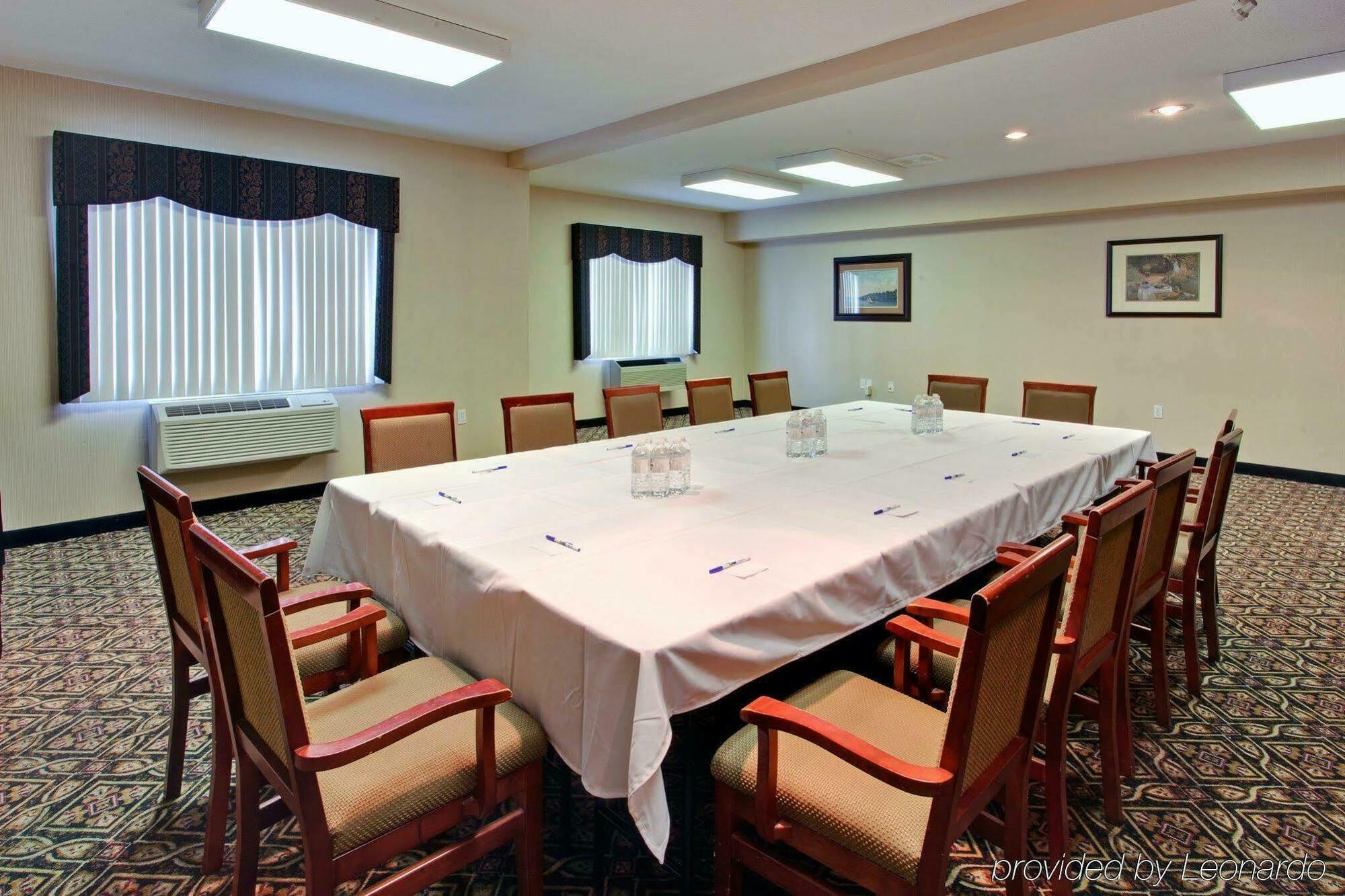 Holiday Inn Express Calgary South By Ihg Dış mekan fotoğraf