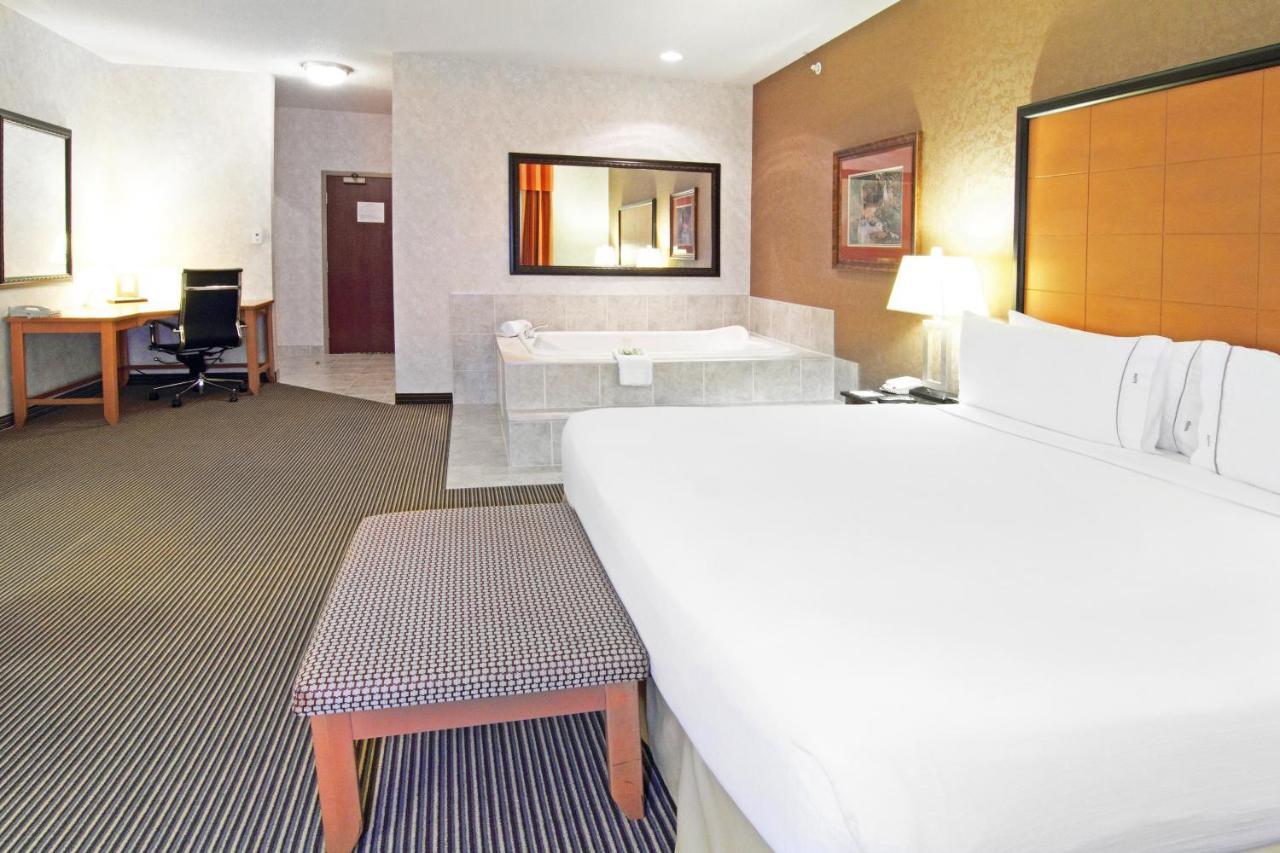 Holiday Inn Express Calgary South By Ihg Dış mekan fotoğraf